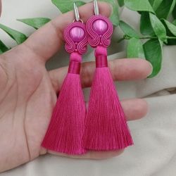 Kolczyki boho chwosty frędzle fuksja różowe