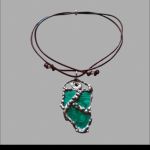 Surowy Amulet Mocy z Malachitu – Styl RAW - Naszyjnik z malachitu na rzemieniu ,regulacja