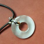 Kamień urody - kwarc biały, kocie oko, delikatny wisiorek Uniseks - 