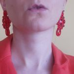 Czerwone kolczyki sutasz wiszące sztyfty  - Na uszach