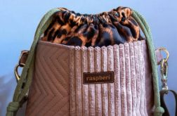 Listonoszka z kominem w panterkę