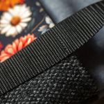 Szaro-czarna welurowa torba z kominem w kwiaty - 