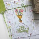 Kartka na Dzień Matki z bukietem polnych kwiatów - Jasnokremowe wnętrze kartki i tył etykietki
