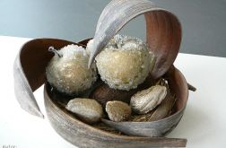 Złote jabłka i tulipany w skorupie