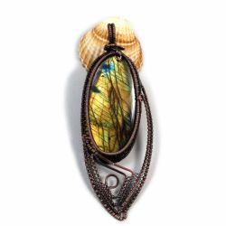 Duży wisior z labradorytem miedziany żółty