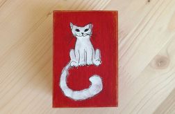 Pudełko malowane małe - Kotek w czerwieni