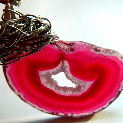 Różowy agat z kryształem, wire wrapping, duży