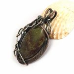 Miedziany amulet z heliotropem zielony. - miedziany amulet z kamieniem krwistym