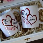 Personalizowany Prezent ślubny dla Nowożeńców - Personalizowany prezent ślubny dla pary młodej personalizowane kubki dla nowożeńców w drewnianym pudełku prezent na ślub od rodziców świadków chrzestnych