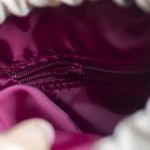 Beżowa listonoszka z kominem z plecionki i weluru w kwiaty i koliberki – handmade - 