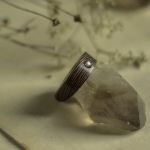 Pierścionek z drewna wenge ze srebrzystym obsydianem - pierścionek wenge