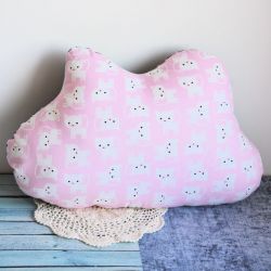 Poduszka dziecięca - różowa chmurka w kociaki