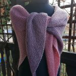 Duża chusta na drutach cieniowane róże i szarośći - chusta na drutach