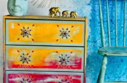 Kolorowa komoda w orientalnym klimacie, trzy szuflady, ceramiczne gałki