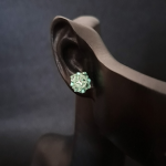 Małe miętowe sztyfty z kryształków i stali nierdzewnej - koralikowe kolczyki