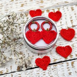 Kolczyki z wymiennymi zawieszkami – czerwone serduszka