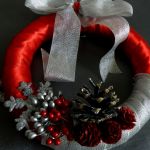 Wianek bożonarodzeniowy czerwono-srebrny - 