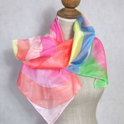 Kolorowa jedwabna chusta malowana