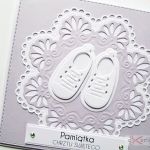 Kartka PAMIĄTKA CHRZTU biało-fioletowa #2 /Z - Pamiątka Chrztu Świętego z białymi bucikami
