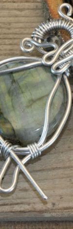 Wisior wire wrapping sowa z labradorytem