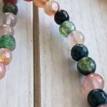 Naszyjnik ze znakiem zodiaku - Bliźnięta oraz koralikami z agatu - Koralki z agatu