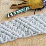 Makramowy Brelok Minimalistyczna Bawełna - Brelok pleciony ręcznie z bawełny w kolorze kremowej bieli - OBJET d'ART Biżuteria i dodatki (3)