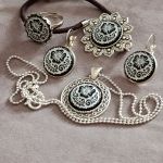 Grawerowany komplet biżuterii - Grawerowany komplet biżuterii