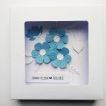 Minimalistyczna kartka ślubna biało-niebieska - Pamiątka ślubu w ozdobnym pudełku