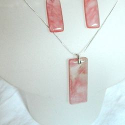 Kamień miłości - różowy kwarc mszysty. Zestaw eleganckiej biżuterii