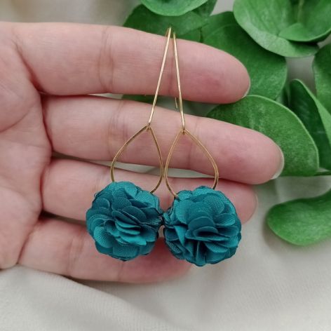 Długie butelkowe szmaragdowe kolczyki kwiaty