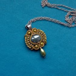 Naszyjnik-wisior Zieleń, beż, złoto