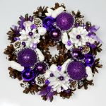 Mały wianek bożonarodzeniowy fioletowo-biały - stroik świąteczny