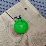 Brelok artystyczny z żywicy – zielona energia - 4