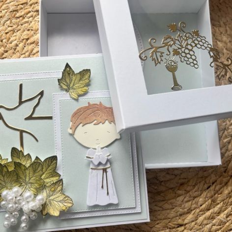 141,kartka w pudełku na komunię dla chłopca z torebką