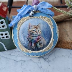 Bombka świąteczna z kotem – ozdoba choinkowa