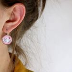 Kolczyki wiszące z rowerem w różu - 