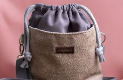 Szaro-kremowa listonoszka z kominem