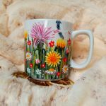 Ręcznie malowany lot bociana nad łąką kubek 270 ml. - ręcznie malowane