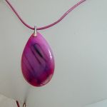 Różowo-czarny agat, duża łezka, wisiorek na rzemieniu - 