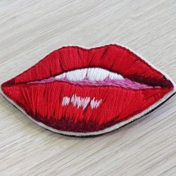 Broszka haft sweet lips