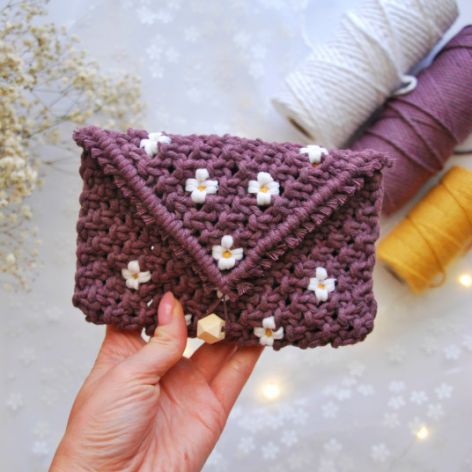 Makramowy portfelik fioletowy - ze sznurka