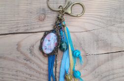 Brelok do kluczy w stylu boho z kaboszonem - Meadow Breeze Brelok do kluczy w stylu boho z kaboszonem - Meadow Breeze