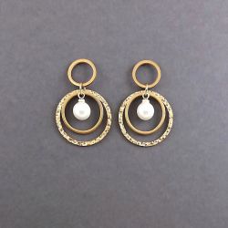 Kolczyki koła z perłami.