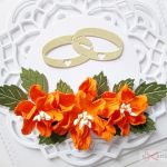 Kartka ŚLUBNA biało-pomarańczowa - Biało-pomarańczowa kartka na ślub z kwiatami