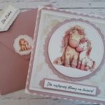 Kartka na Dzień Mamy z uroczymi konikami - Tył koperty z ozdobnym kółeczkiem