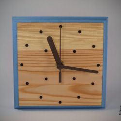 Błękitny zegar drewniany z drewna sosny