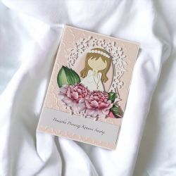 Kartka Komunijna dziewczynka z różańcem