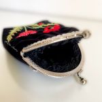 Portmonetka damska welurowa Maki z haftem ręcznym, saszetka mała - podszewka