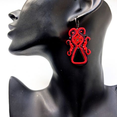 Black Triangle kolczyki sutasz