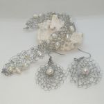 Bransoletka szydełkowa z naturalnymi perłami - Bransoletka pasuje do kolczyków wykonanych również na szydełku